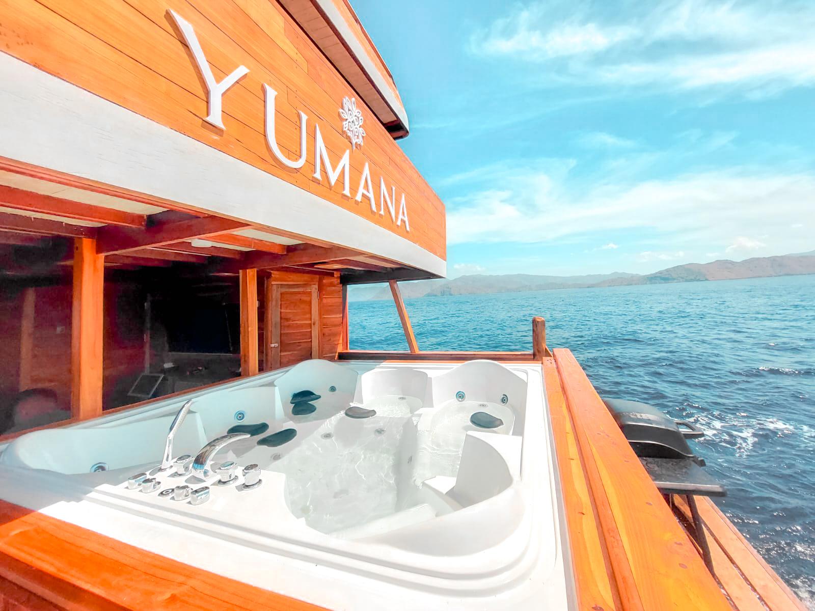 Yumana — karaoke room (image 1)