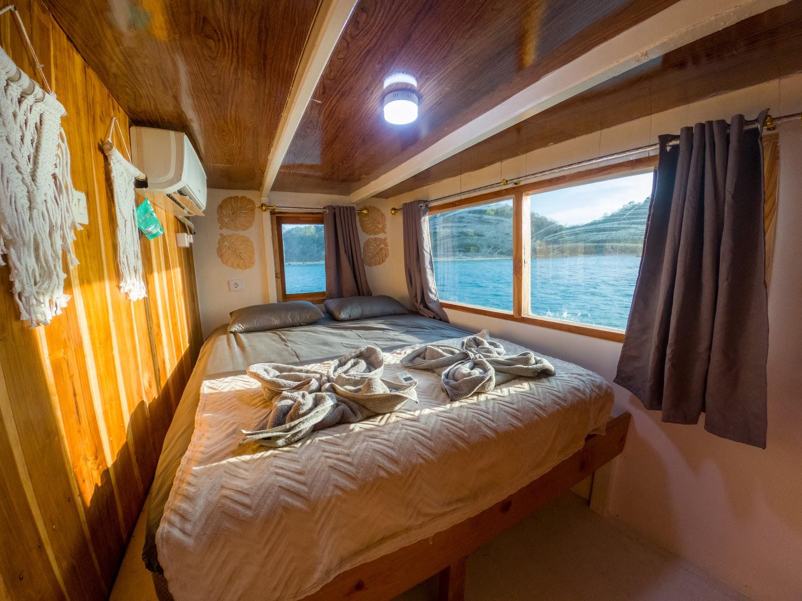 Almadira — CABIN 4-5 - Deluxe Ocean Upper Deck (queen Bed + Bathroom) (image 5)