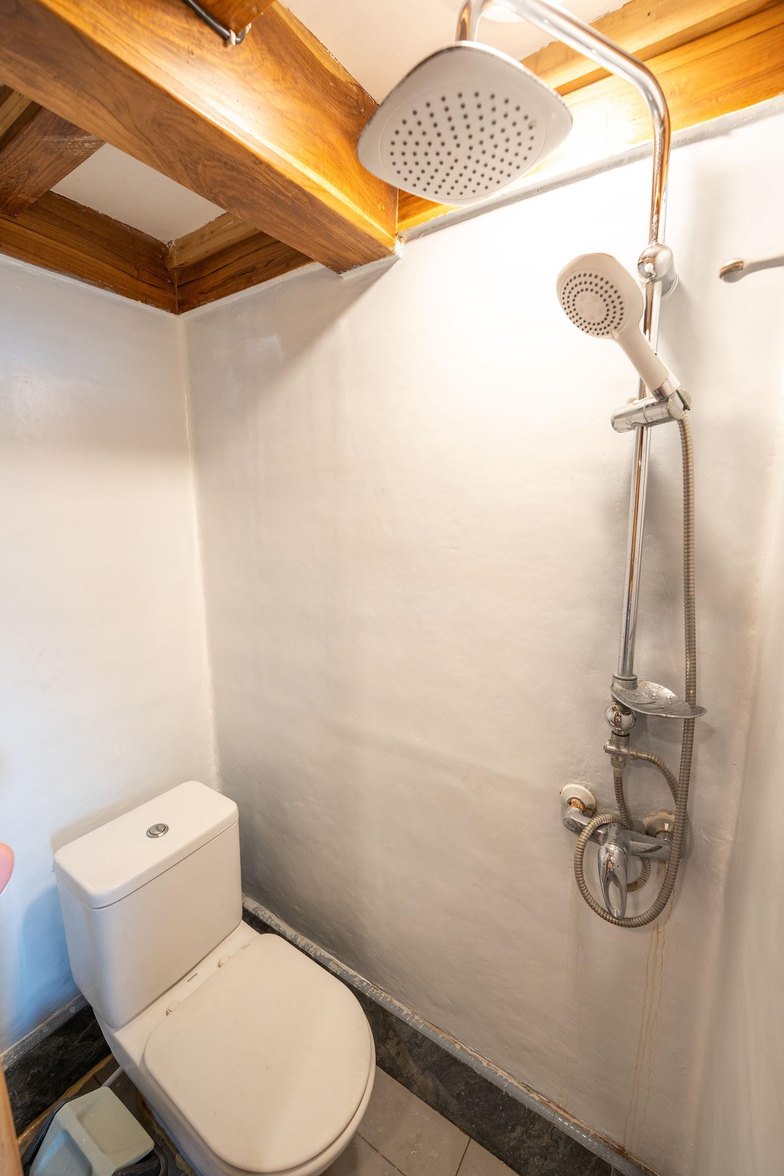 Alfathran 3 — Cabin 3-4 : Flores Room (Queen Bed, Private Bathroom) (image 2)