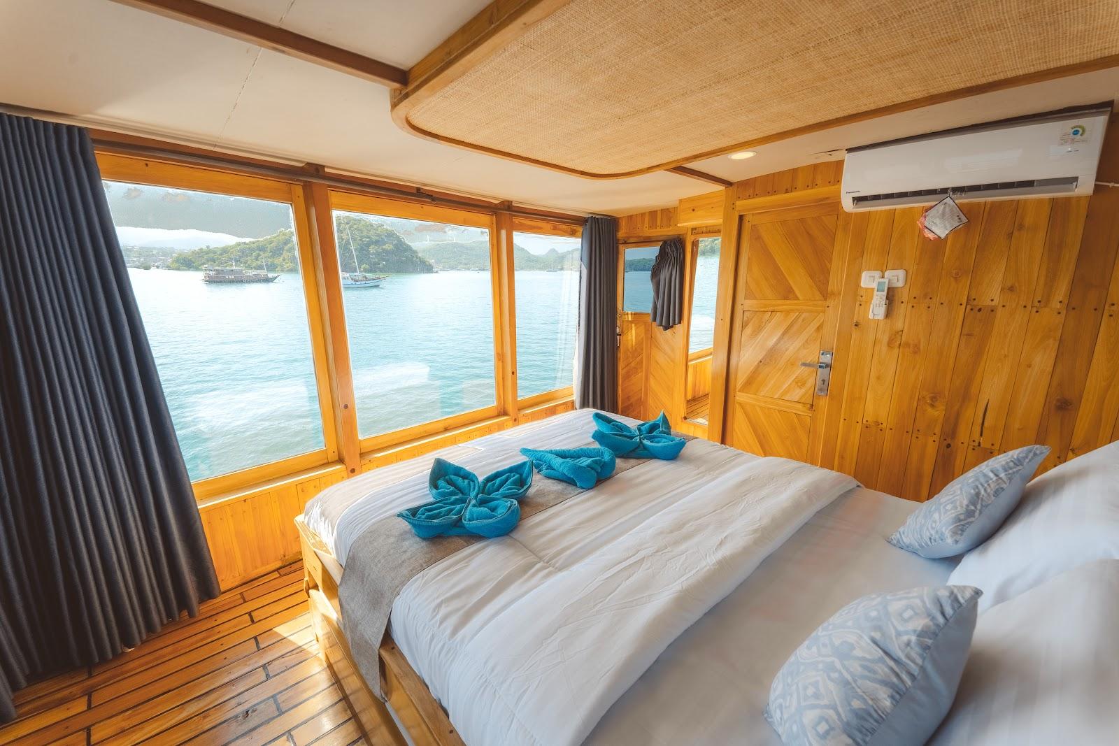 Lamborajo 2 — 8-Master Ocean-(2) Queen bed + Extra Bed -Private bathroom, balcony (image 2)