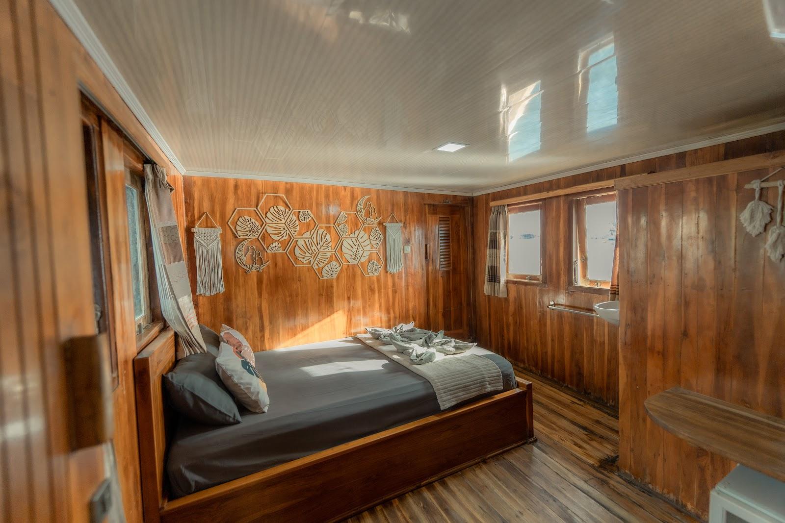Almadira — CABIN 6- Master Ocean (QueenBed + Extra Queen Bed + Private bathroom) (image 4)