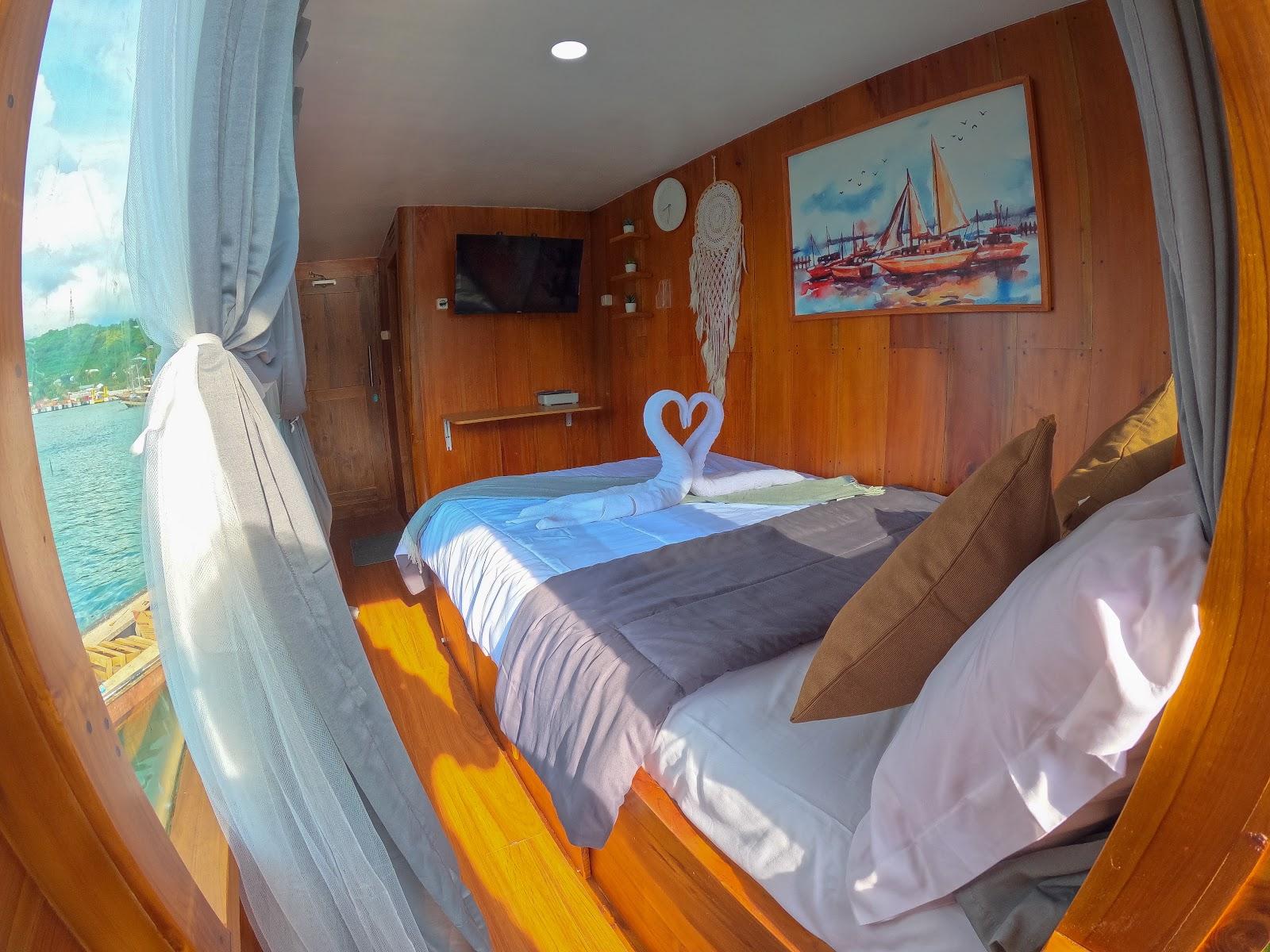 Dinara Live A Board — Master Cabin 6 & 7 (Full sea view, Balcony, Private bathroom) (image 4)