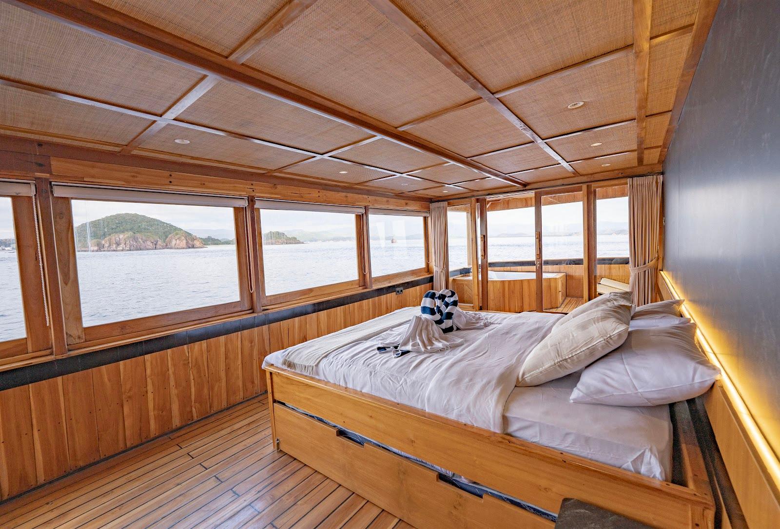 Lamborajo 3 — Cabin 7 (Royal Master - Queen bed + Extra 2x Single Bed + private bathroom and jacuzzi) (image 5)