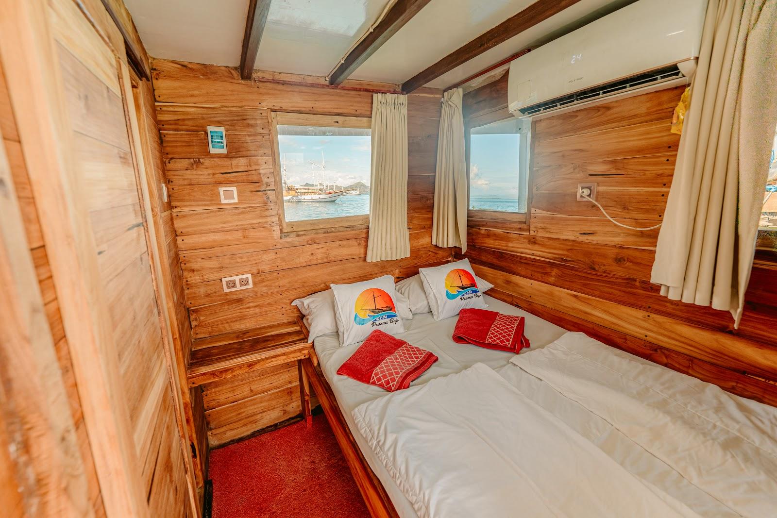 Pesona Bajo — 2-3. Deluxe Double - Queen Bed + Private Bathroom (image 9)