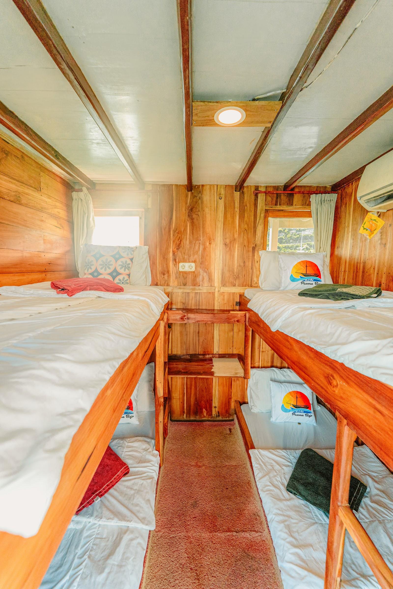 Pesona Bajo — 5. Share Cabin - 4x Single Bunk Bed (image 12)