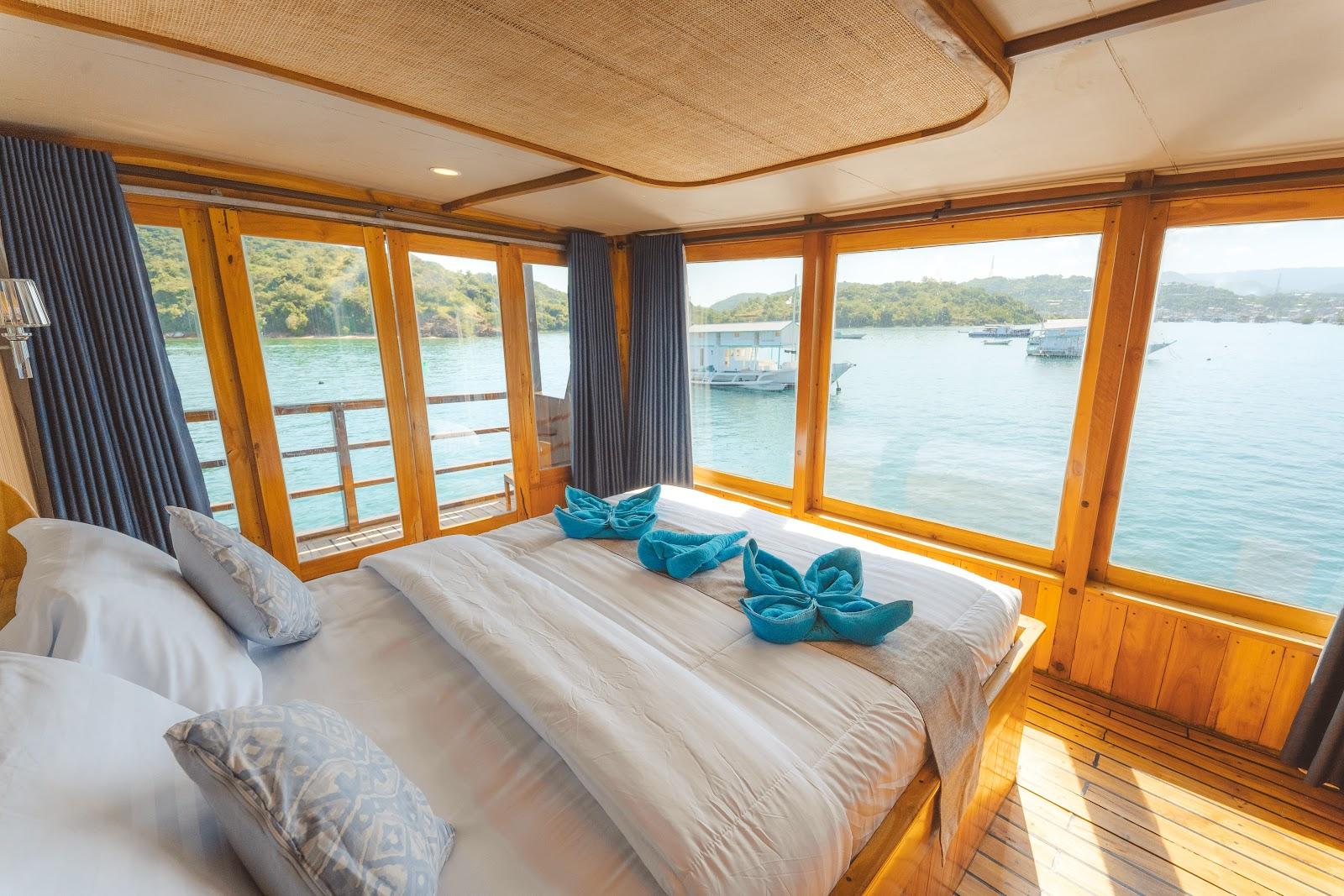 Lamborajo 2 — 8-Master Ocean-(2) Queen bed + Extra Bed -Private bathroom, balcony (image 1)