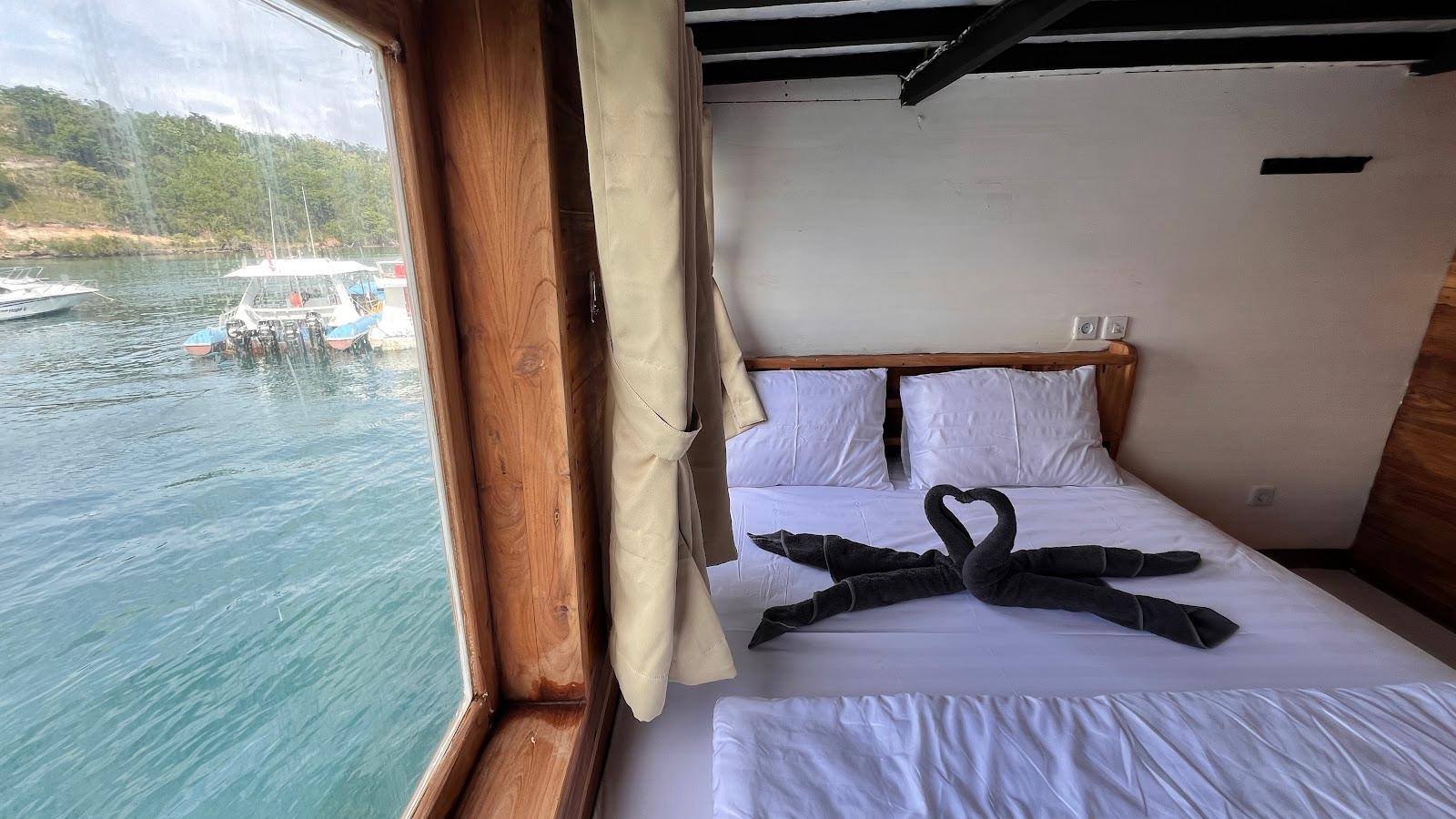 Flores Utama — Master Ocean 1 (Queen Bed + extra bed) (image 6)