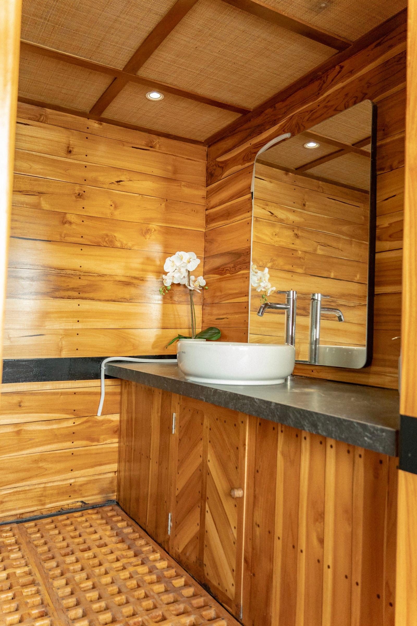 Lamborajo 3 — Cabin 8 (Royal Master - Queen bed + Extra 2x Single Bed + private bathroom and jacuzzi) (image 10)