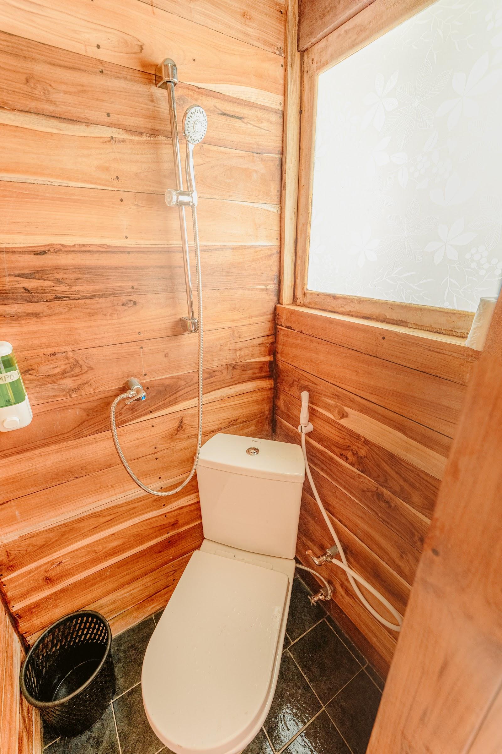 Pesona Bajo — 2-3. Deluxe Double - Queen Bed + Private Bathroom (image 17)