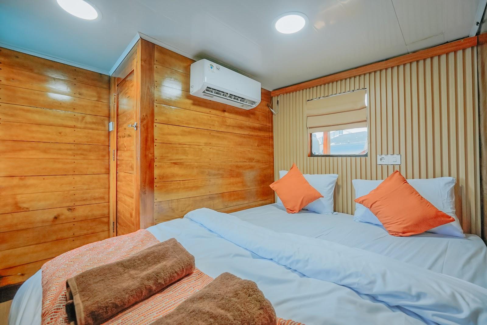 Segara Photos — 3. DELUXE CABIN ROOM (image 1)
