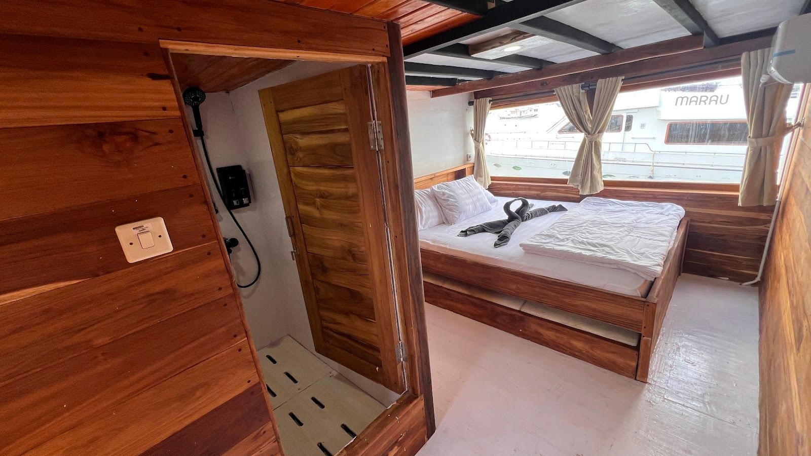 Flores Utama — Master Ocean 2 (Queen Bed + extra bed) (image 1)