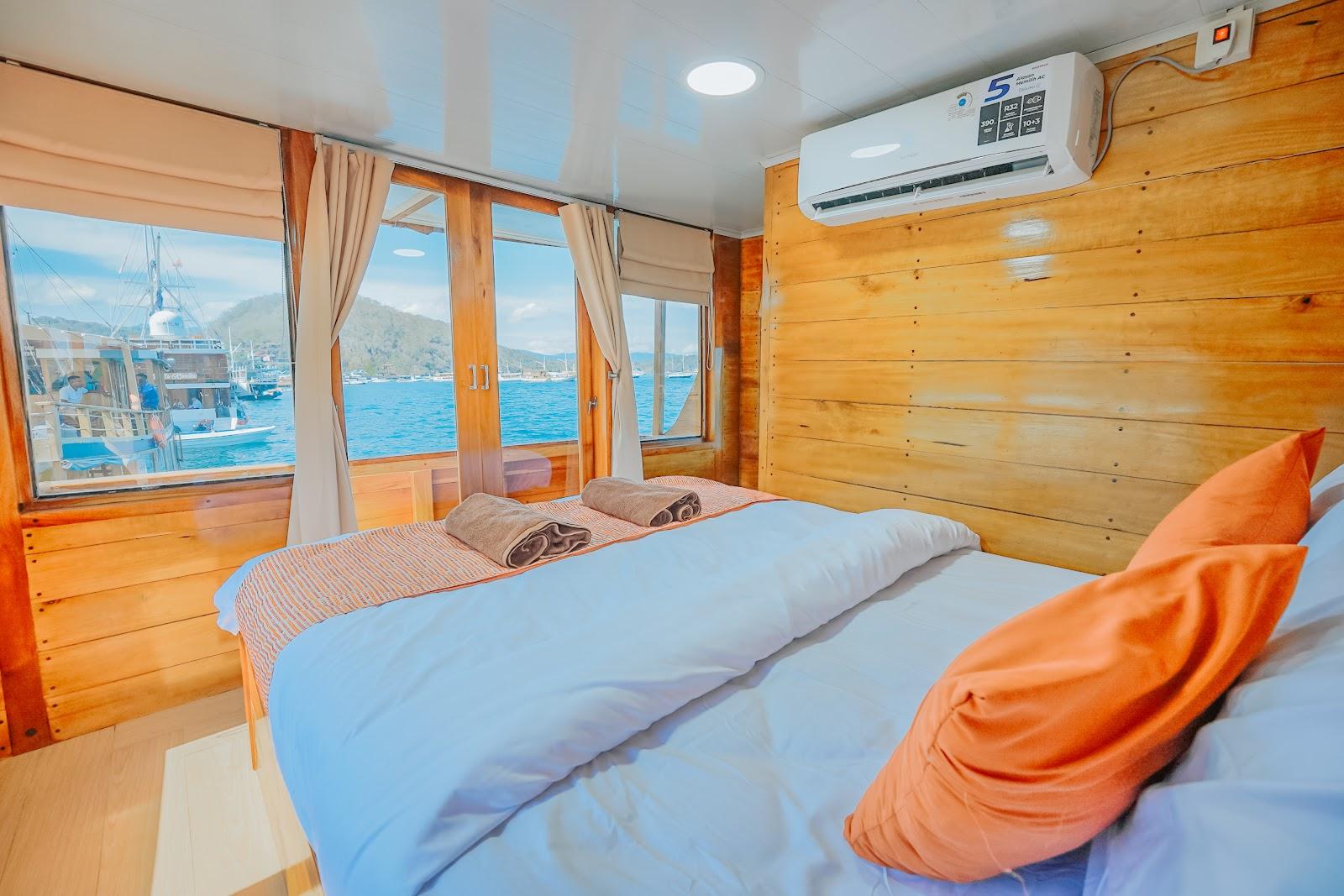 Segara Photos — 2. VIP CABIN ROOM (image 1)