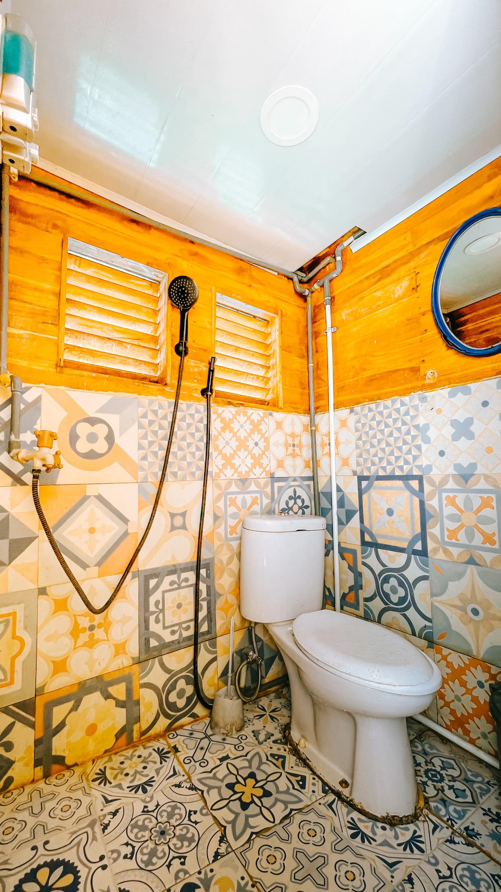 Segara Photos — 0. SHARING BATHROOM (image 1)