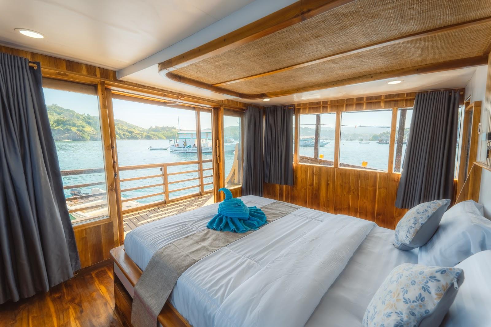 Lamborajo 2 — 6-Family Ocean-(1) Queen bed + 2xExtra Bed -Private bathroom (image 6)