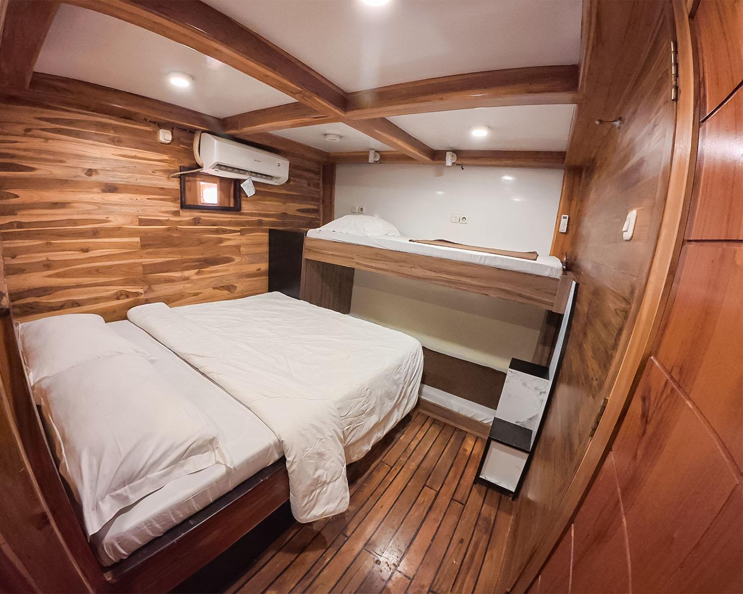 Alfathran 3 — Cabin 7-10 : Gili Room (Queen Bed + Private Bathroom) (image 5)