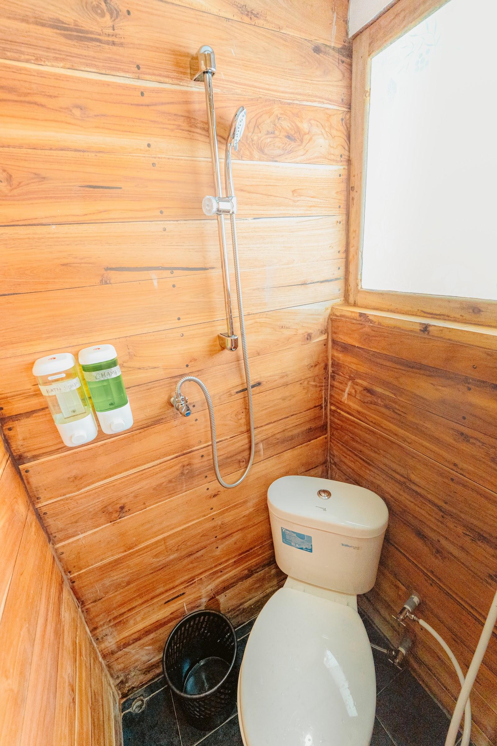 Pesona Bajo — 2-3. Deluxe Double - Queen Bed + Private Bathroom (image 12)