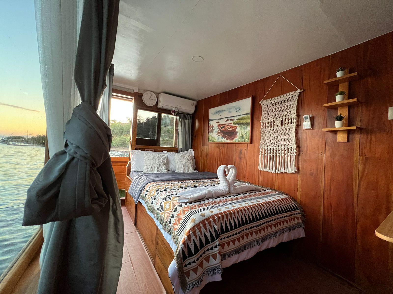 Dinara Live A Board — Cabin Krakatau & Semeru (Master + Full sea view + Bathroom + Balcony) (image 14)
