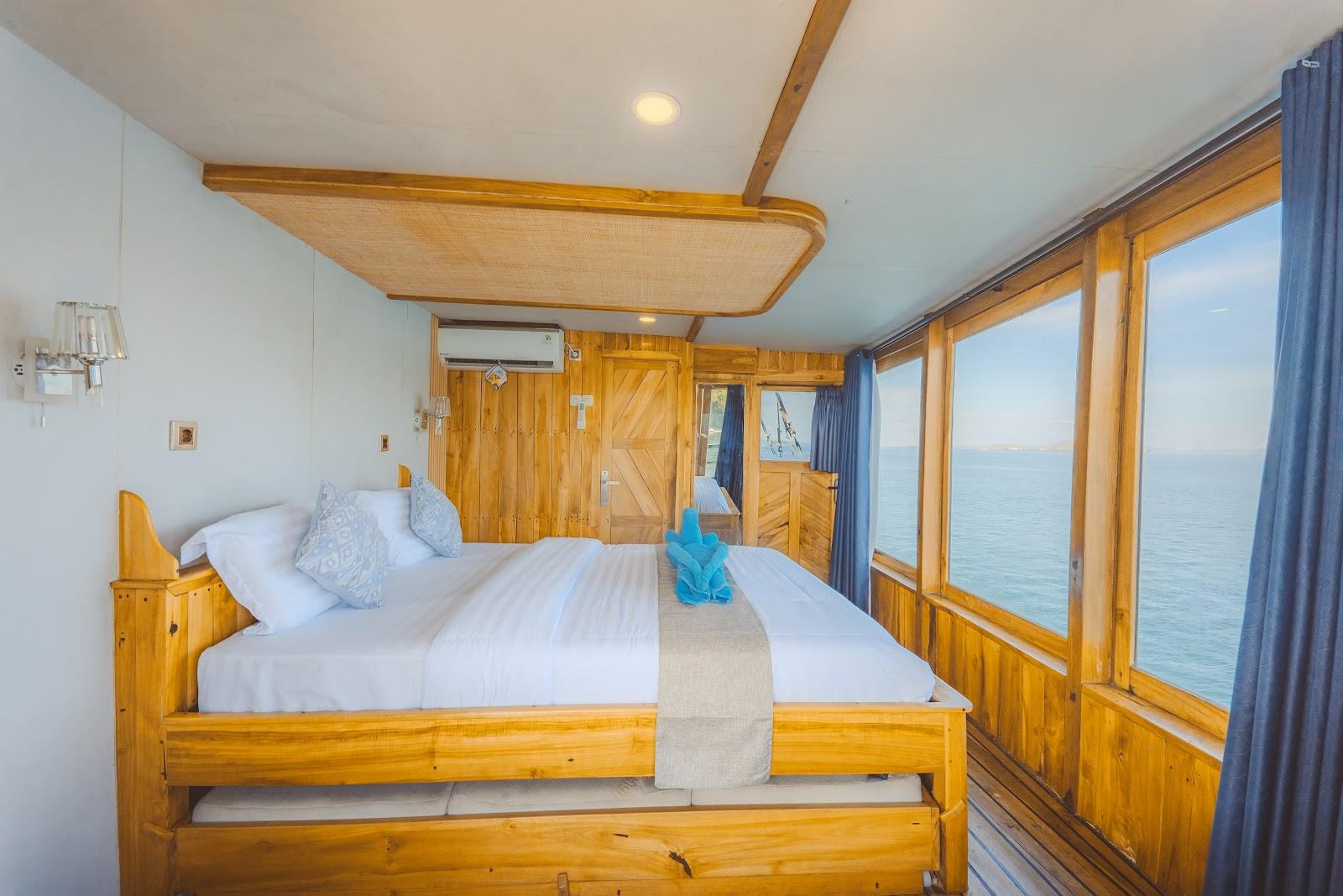Lamborajo 2 — 7-Master Ocean-(1) Queen bed + Extra Bed -Private bathroom, balcony (image 2)