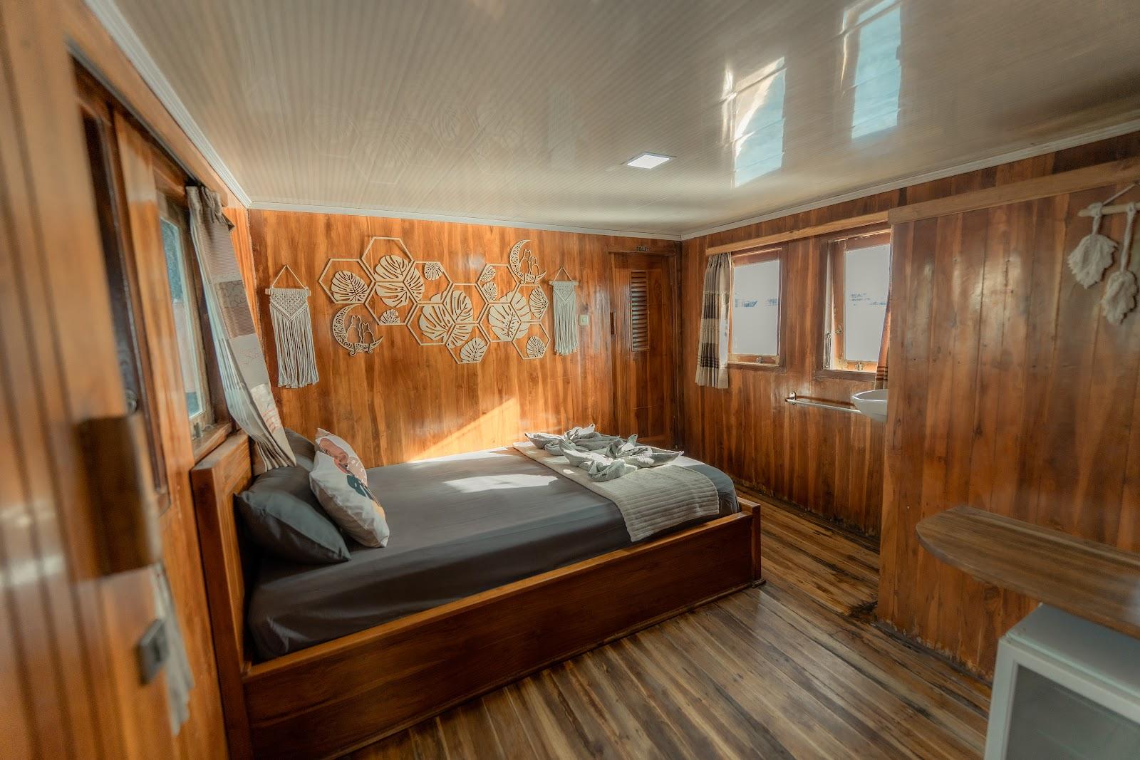 Almadira — CABIN 6- Master Ocean (QueenBed + Extra Queen Bed + Private bathroom) (image 5)