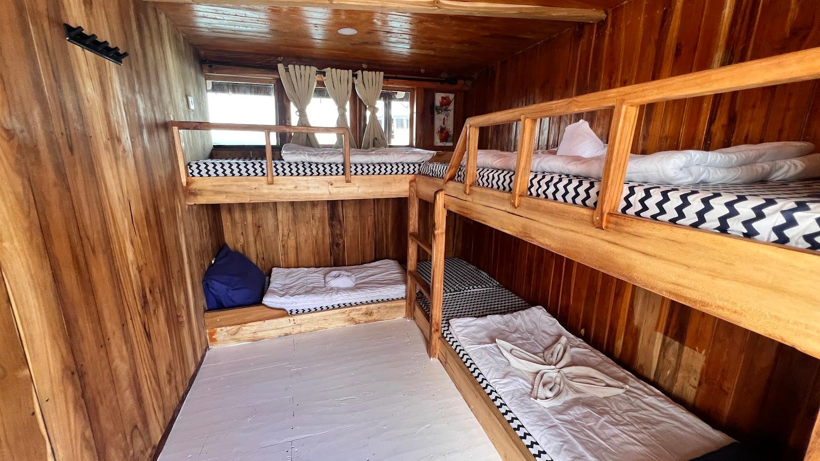 Flores Utama — share cabin 4 (4x Single Bunk Bed) (image 3)