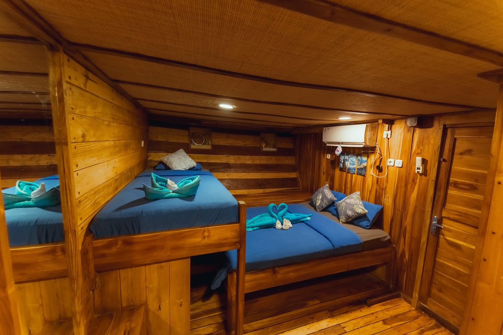 Lamborajo 2 — 5-Superior Cabin (5) Queen Bed + Single Bed - Priavte Bathroom (image 2)