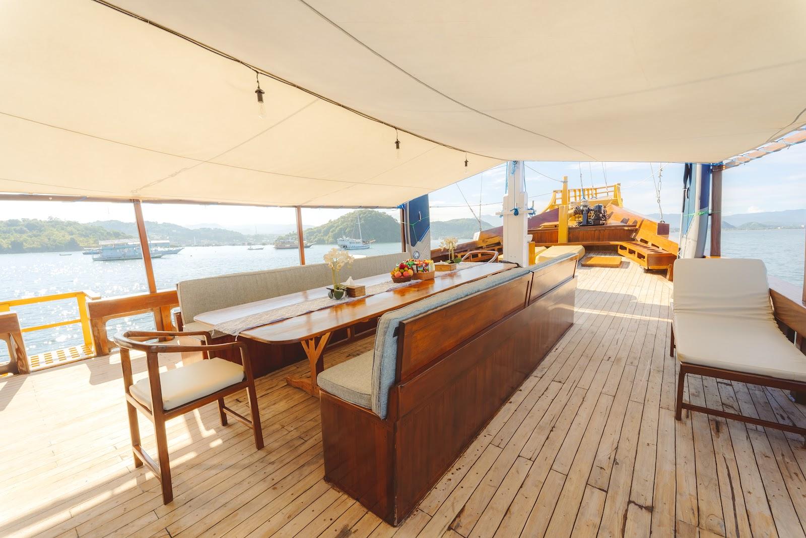 Lamborajo 2 — Outdoor Dining Room (image 9)