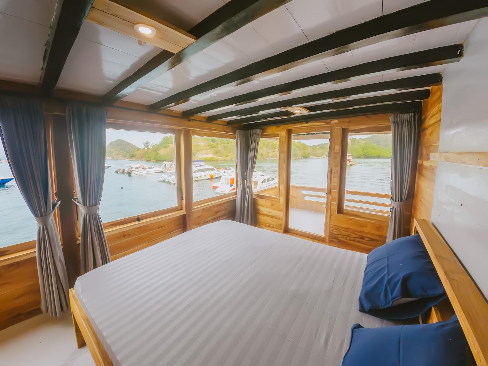 Nox — 2. Cabin 2 - Master Ocean View (Right Side) + Balcony Upper Deck (image 2)