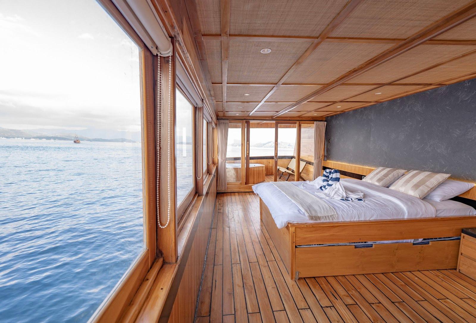 Lamborajo 3 — Cabin 7 (Royal Master - Queen bed + Extra 2x Single Bed + private bathroom and jacuzzi) (image 12)