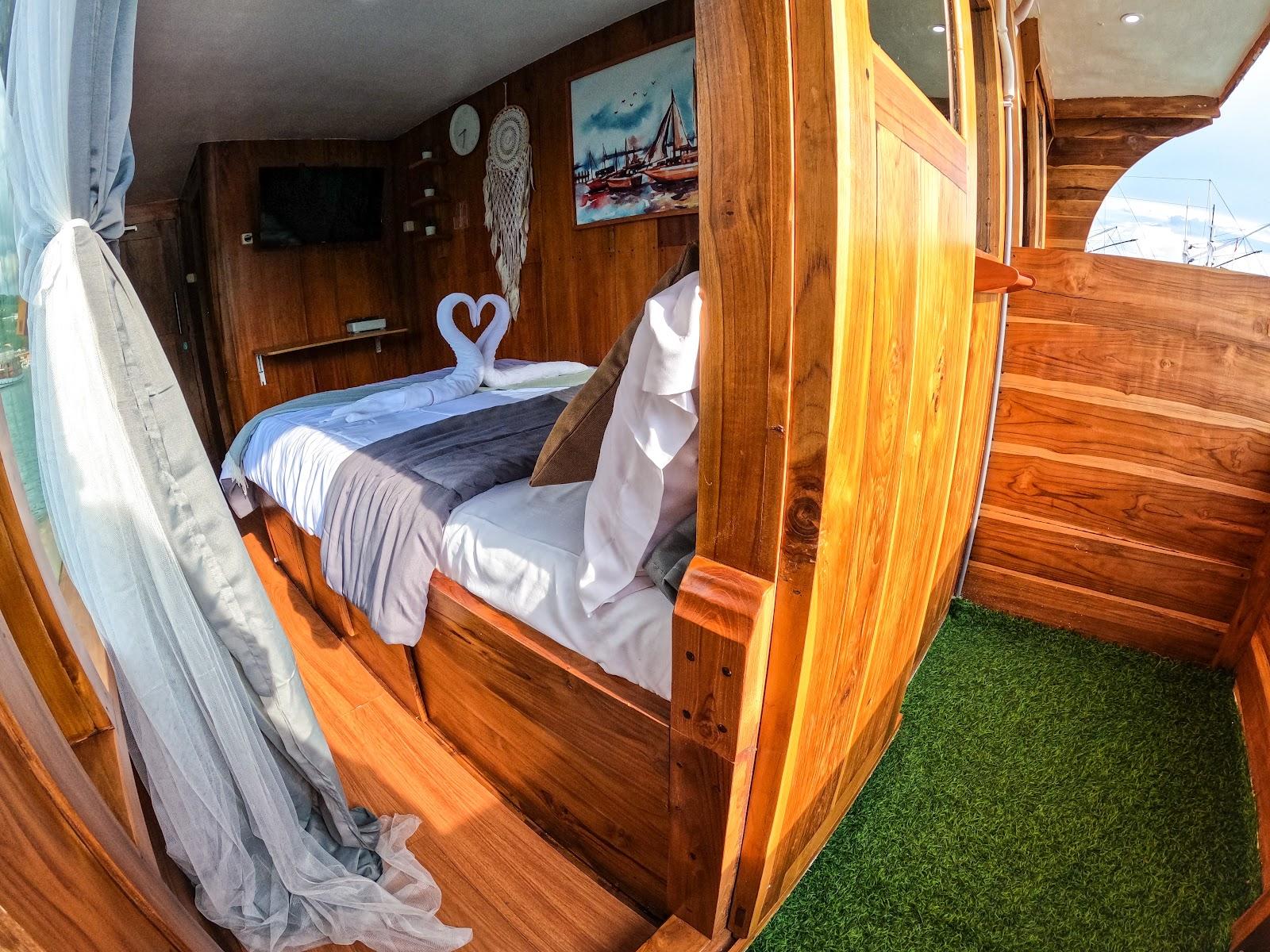 Dinara Live A Board — Master Cabin 6 & 7 (Full sea view, Balcony, Private bathroom) (image 6)