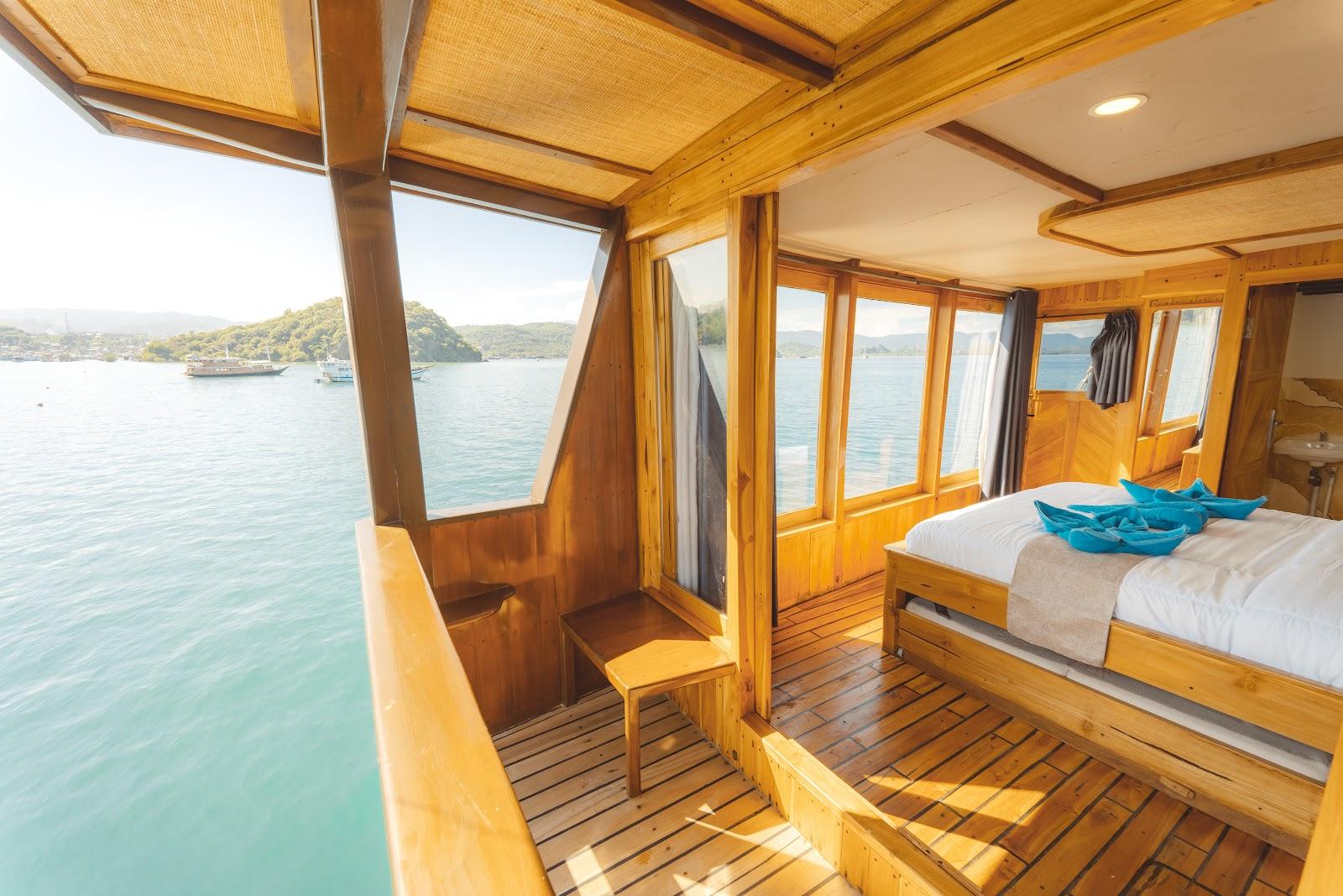 Lamborajo 2 — 8-Master Ocean-(2) Queen bed + Extra Bed -Private bathroom, balcony (image 8)