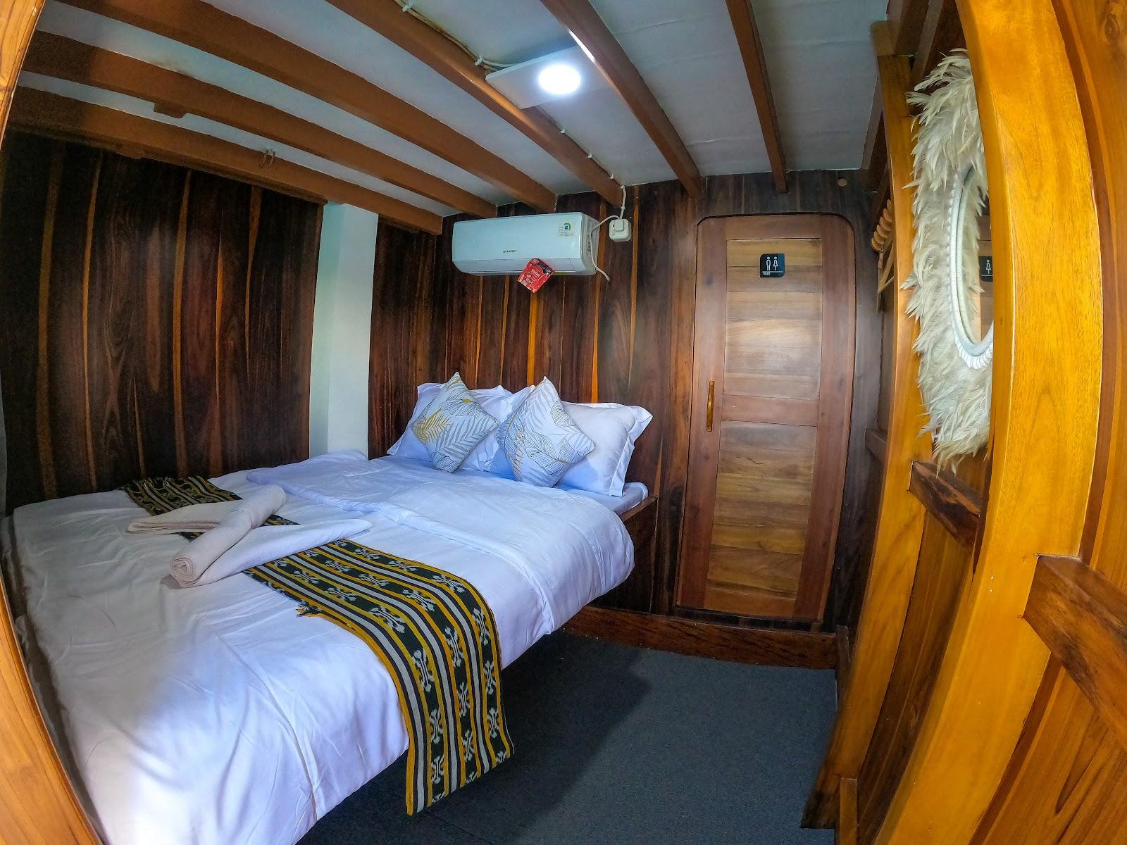 Dinara Live A Board — Cabin Rinjani & Bromo (Private + Bathroom) (image 3)
