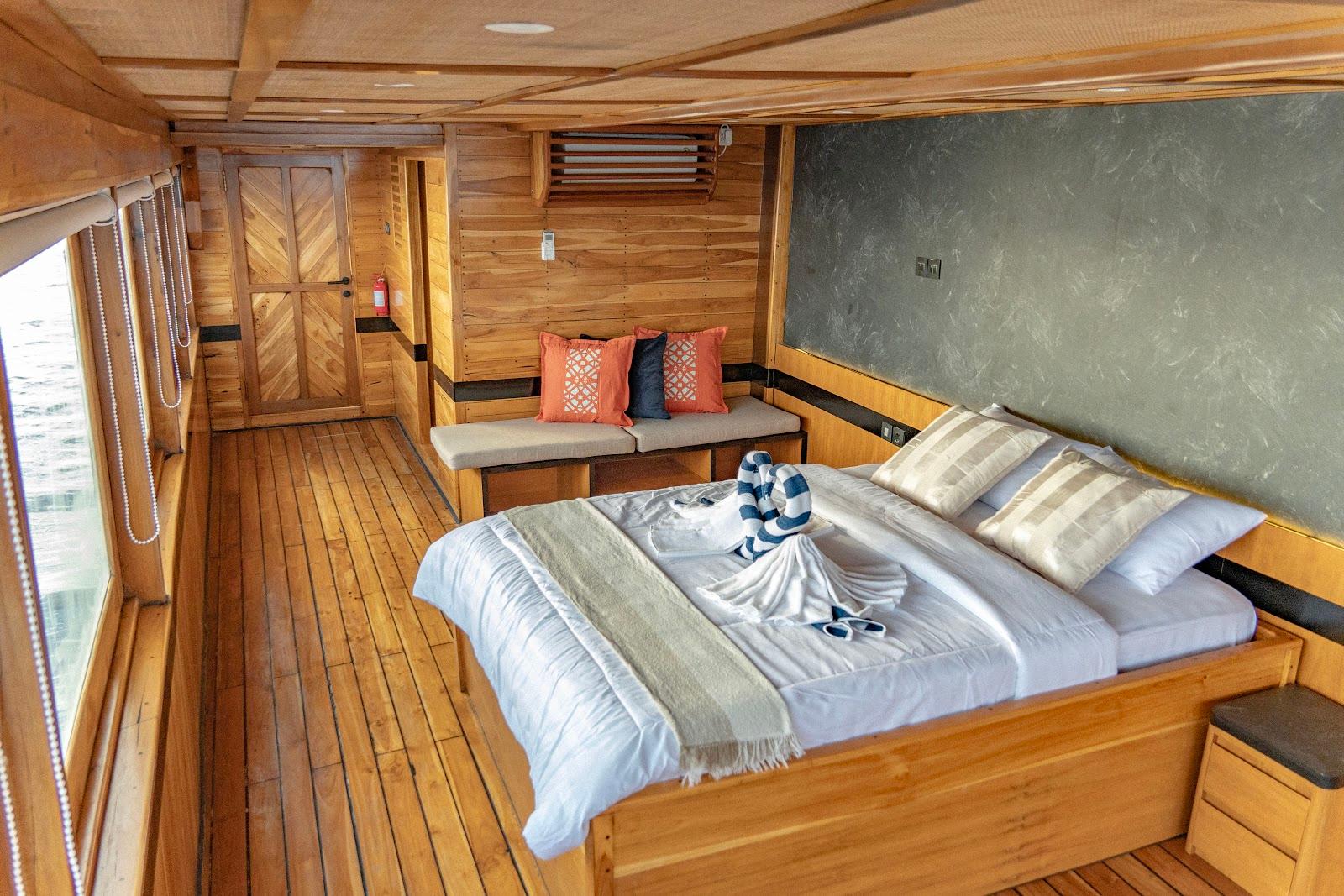 Lamborajo 3 — Cabin 8 (Royal Master - Queen bed + Extra 2x Single Bed + private bathroom and jacuzzi) (image 22)