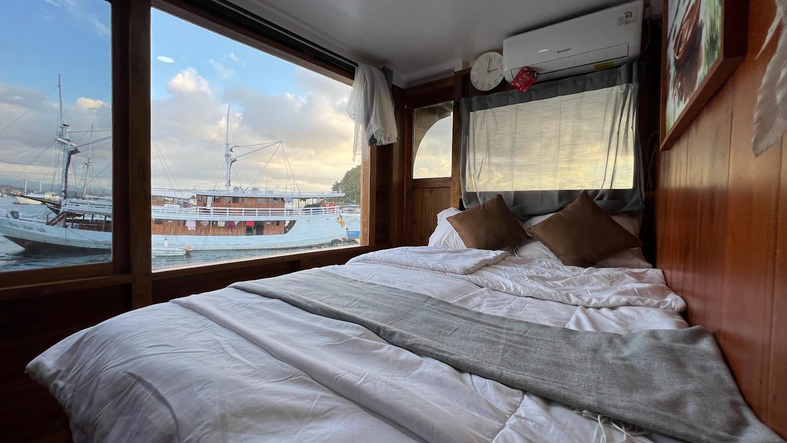 Dinara Live A Board — Cabin Krakatau & Semeru (Master + Full sea view + Bathroom + Balcony) (image 11)
