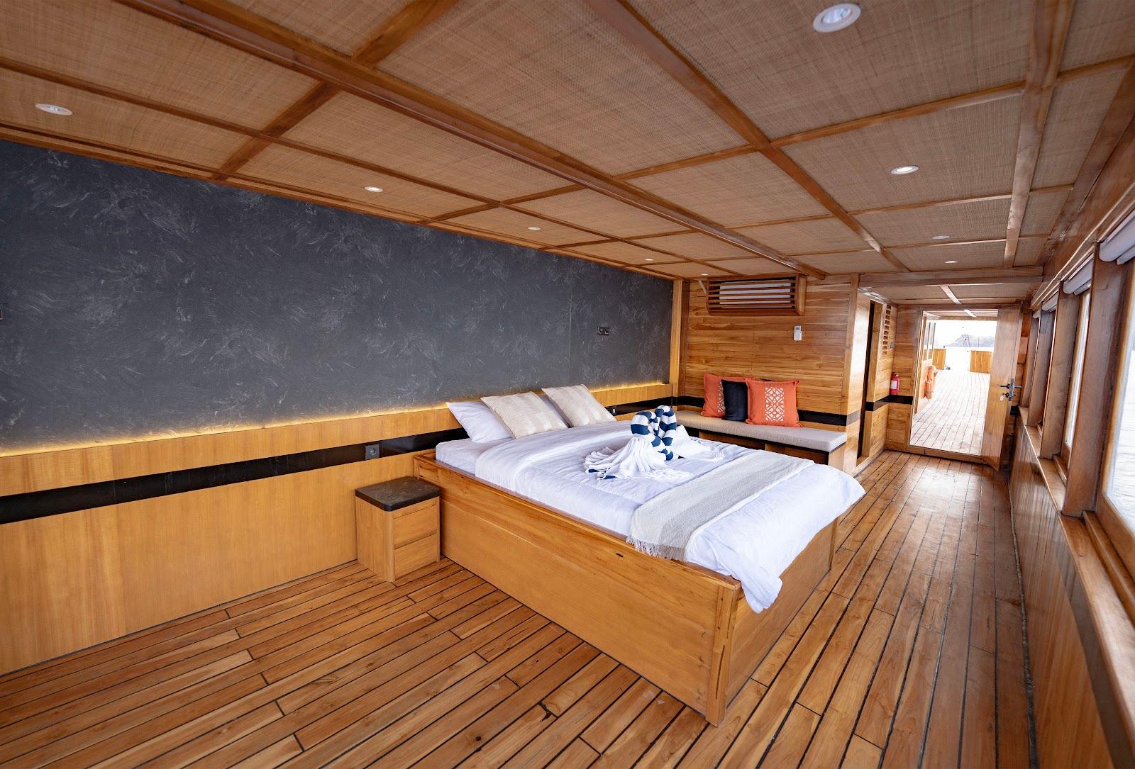 Lamborajo 3 — Cabin 7 (Royal Master - Queen bed + Extra 2x Single Bed + private bathroom and jacuzzi) (image 11)