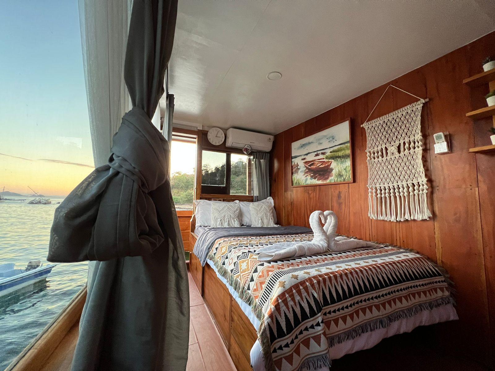 Dinara Live A Board — Cabin Krakatau & Semeru (Master + Full sea view + Bathroom + Balcony) (image 15)