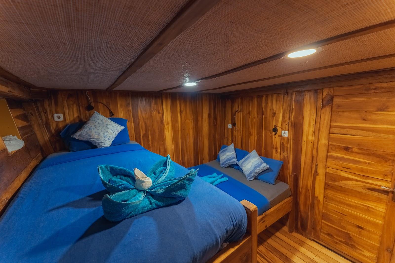 Lamborajo 2 — 4-Superior Cabin (4) Queen Bed + Single Bed - Priavte Bathroom (image 4)