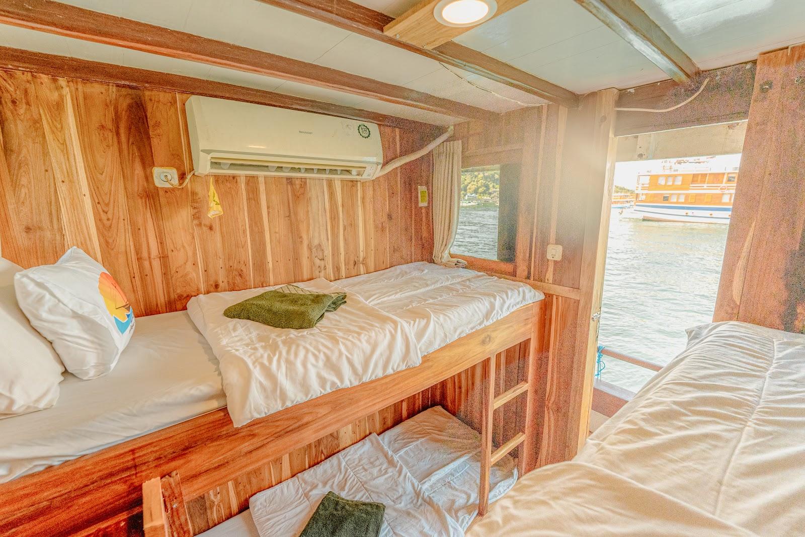 Pesona Bajo — 5. Share Cabin - 4x Single Bunk Bed (image 14)