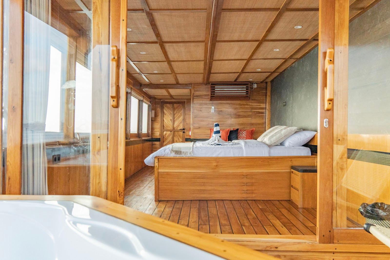 Lamborajo 3 — Cabin 8 (Royal Master - Queen bed + Extra 2x Single Bed + private bathroom and jacuzzi) (image 3)