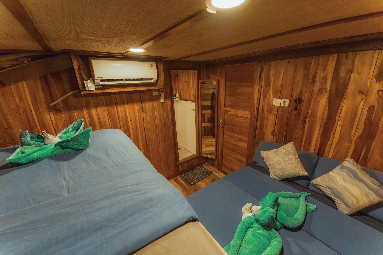 Lamborajo 2 — 1-Superior Cabin (1) Queen Bed + Single Bed - Priavte Bathroom (image 5)