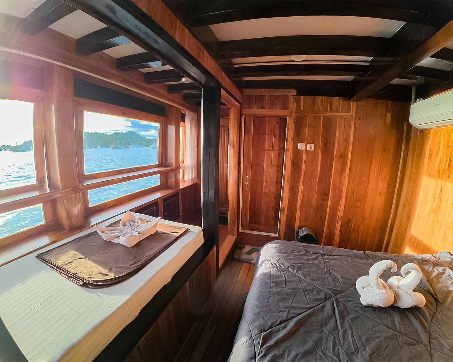 Alfathran 3 — Cabin 3-4 : Flores Room (Queen Bed, Private Bathroom) (image 3)