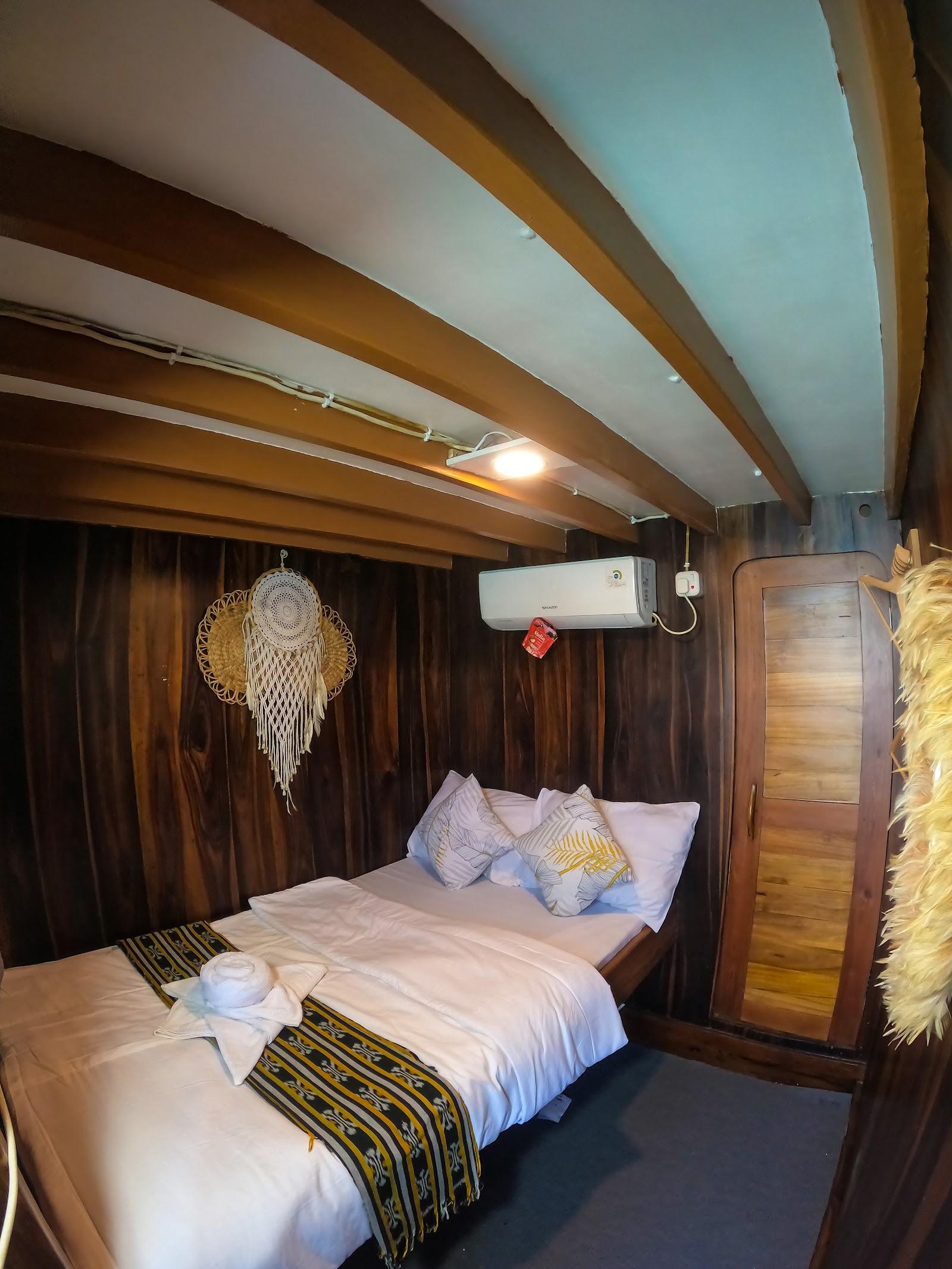 Dinara Live A Board — Cabin Rinjani & Bromo (Private + Bathroom) (image 1)