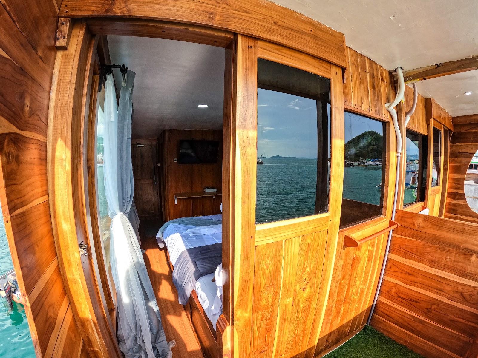 Dinara Live A Board — Cabin Krakatau & Semeru (Master + Full sea view + Bathroom + Balcony) (image 4)