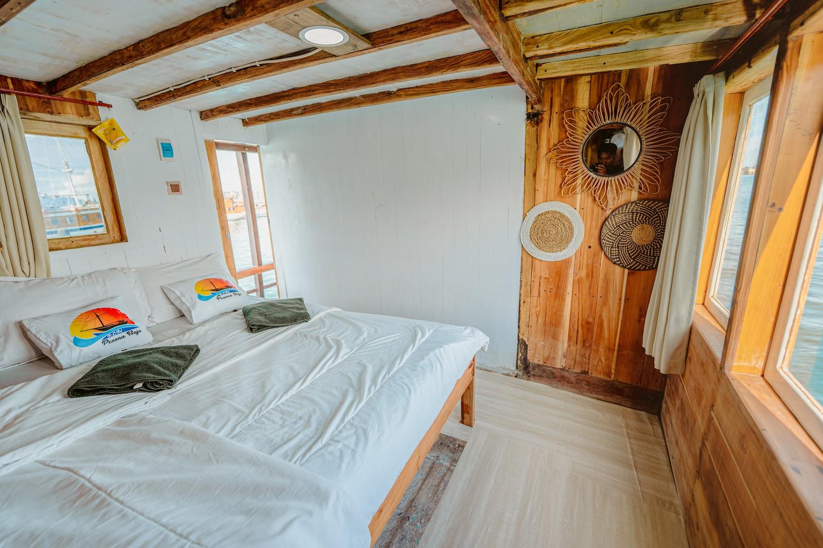 Pesona Bajo — 1. Master Ocean - Queen Bed + Private Bathroom (image 17)