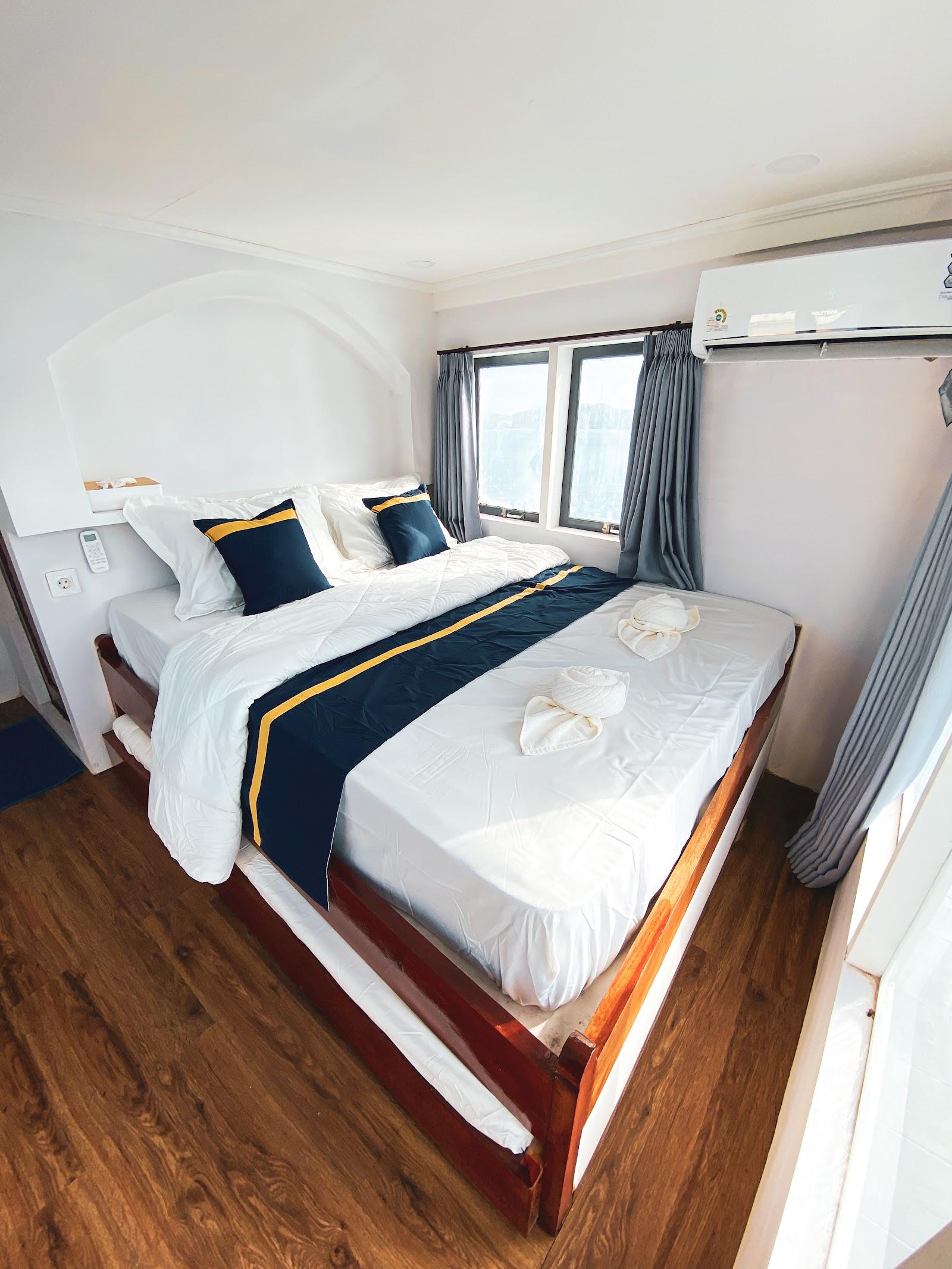 Amalfi Liveaboard — 01. Master Room (image 2)