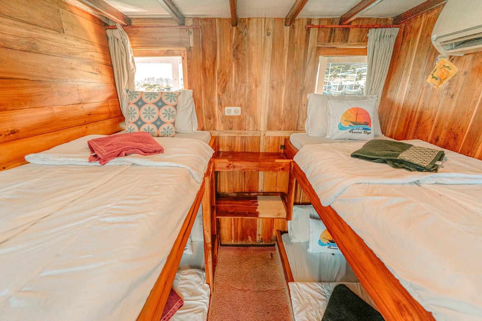Pesona Bajo — 5. Share Cabin - 4x Single Bunk Bed (image 9)