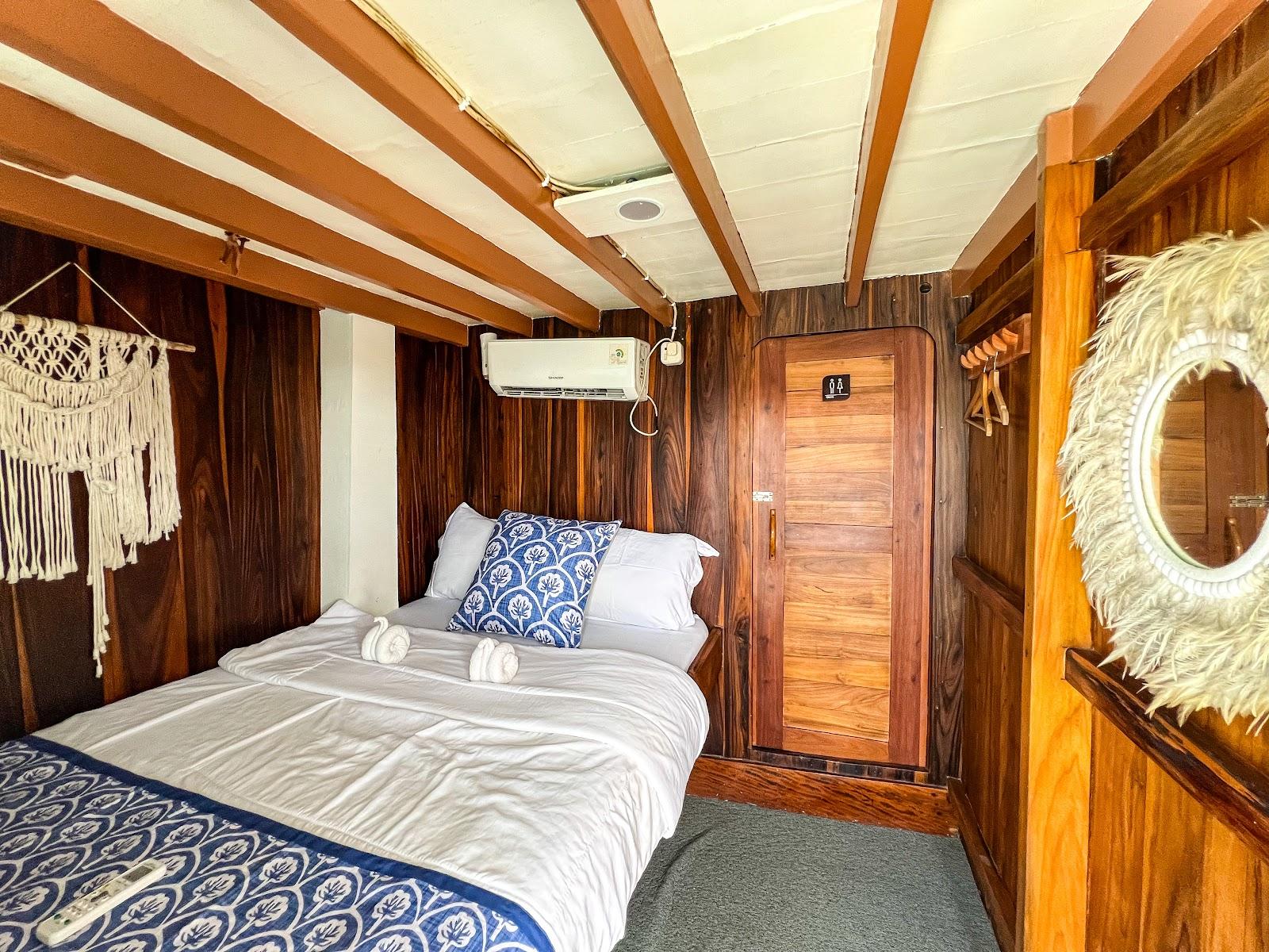 Dinara Live A Board — Cabin Rinjani & Bromo (Private + Bathroom) (image 11)