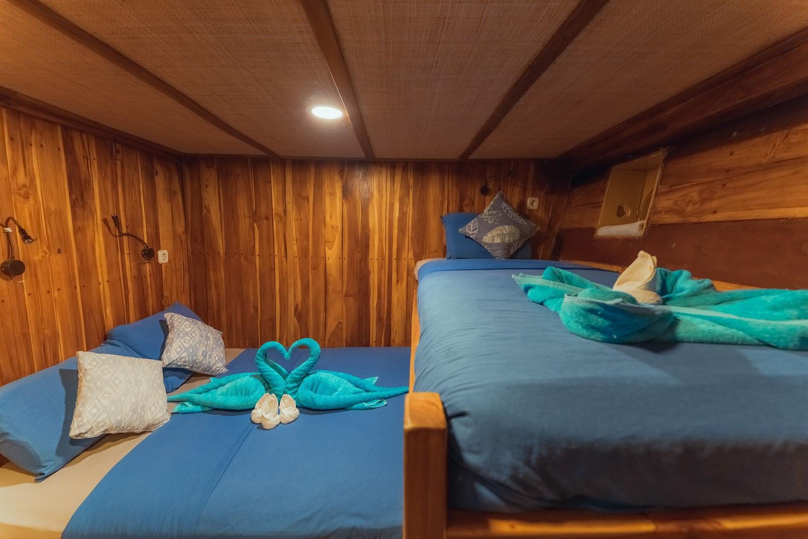 Lamborajo 2 — 3-Superior Cabin (3) Queen Bed + Single Bed - Priavte Bathroom (image 2)