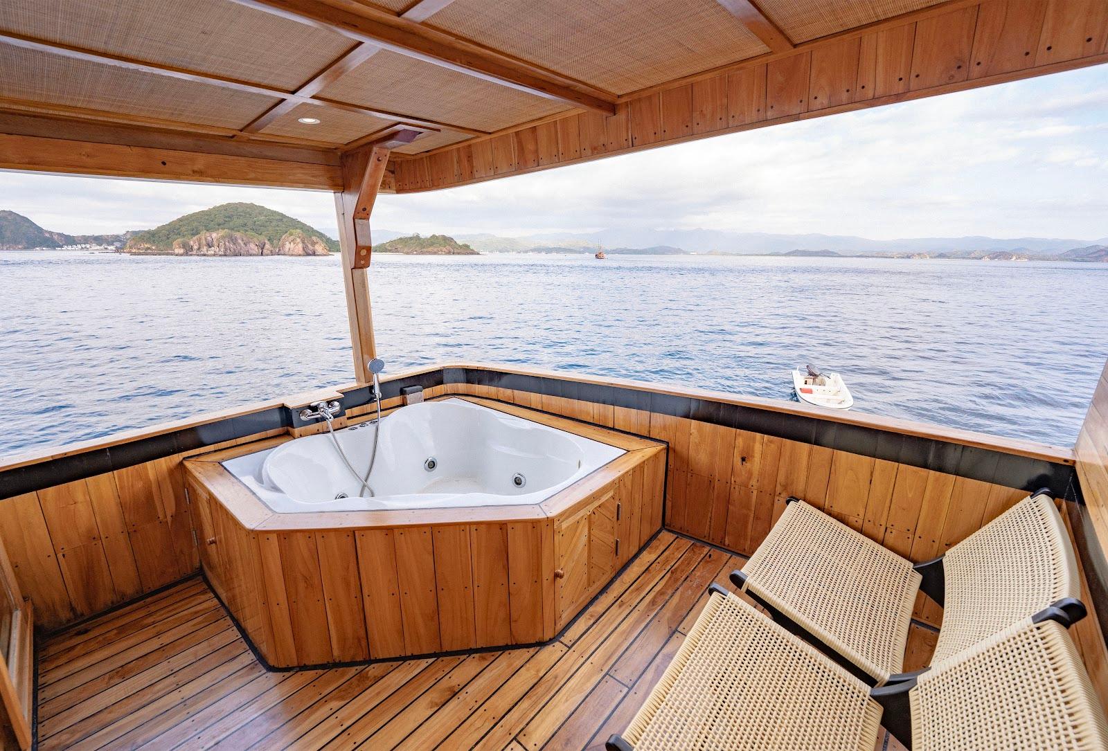 Lamborajo 3 — Cabin 7 (Royal Master - Queen bed + Extra 2x Single Bed + private bathroom and jacuzzi) (image 9)