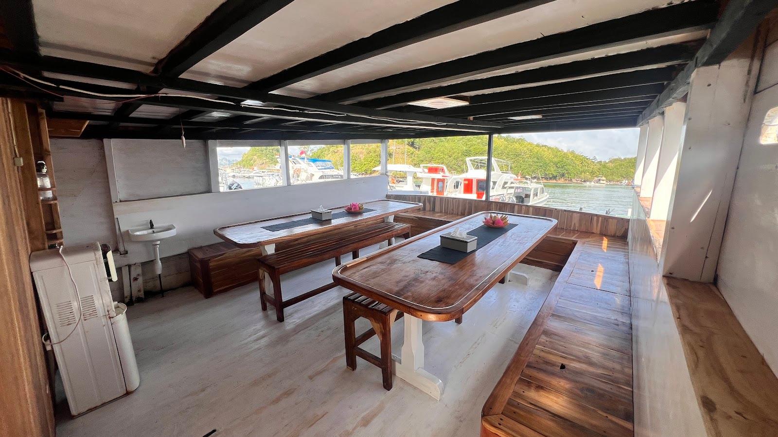 Flores Utama — DINING ROOM (image 1)