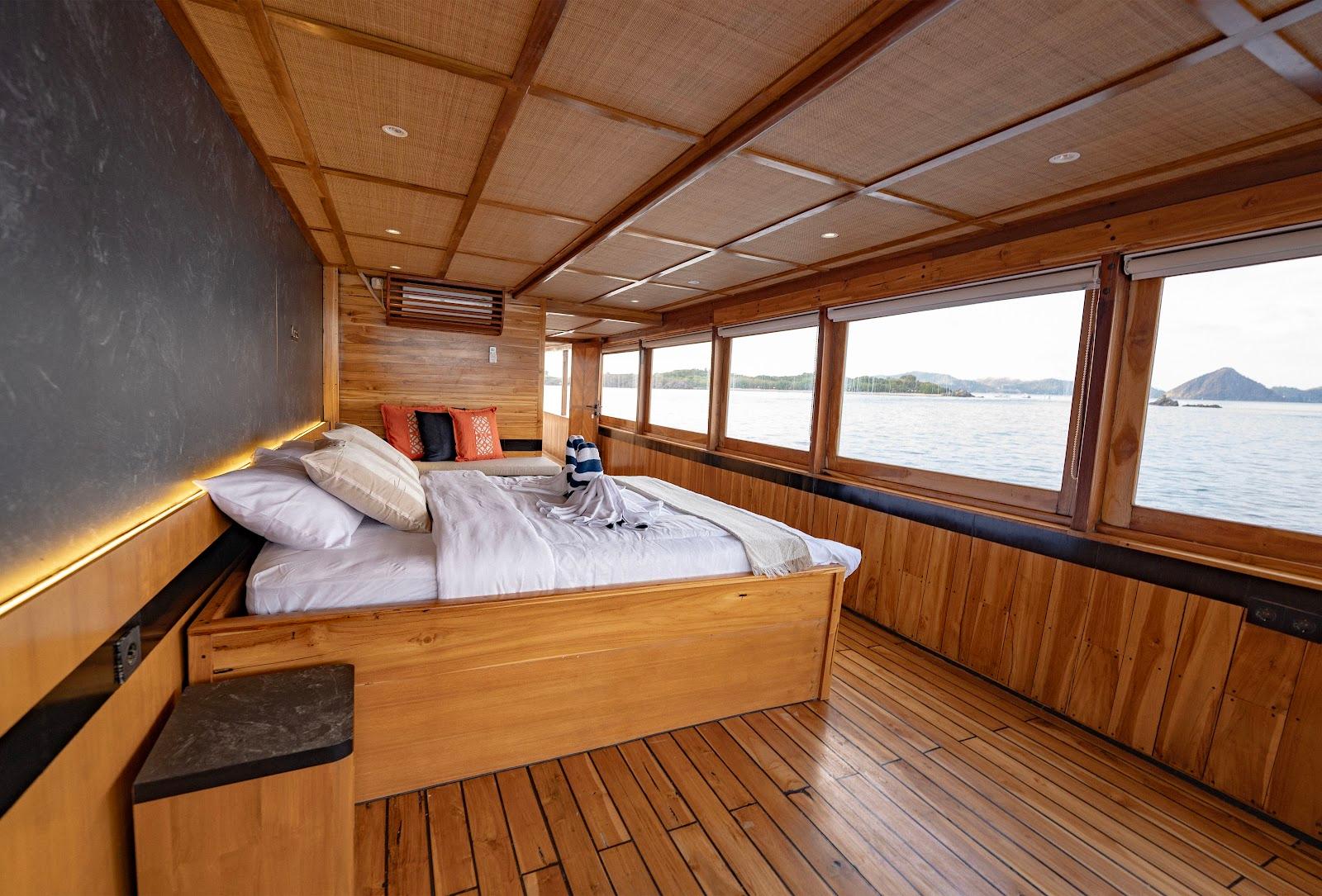 Lamborajo 3 — Cabin 7 (Royal Master - Queen bed + Extra 2x Single Bed + private bathroom and jacuzzi) (image 10)